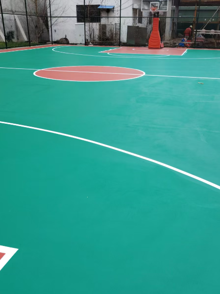 奉化 球场长期使用易出现地面开裂